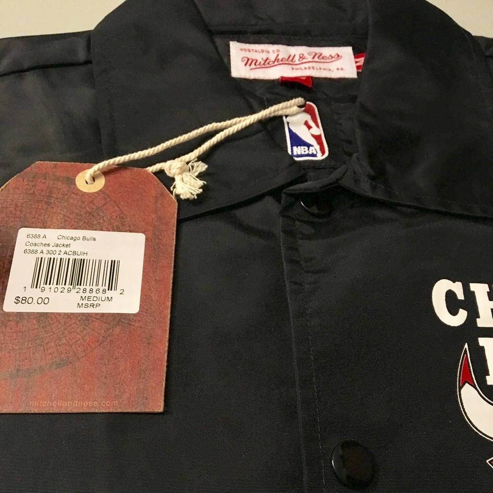 M&N Chicago Bulls Coaches Jacket - Picture 2 of 7